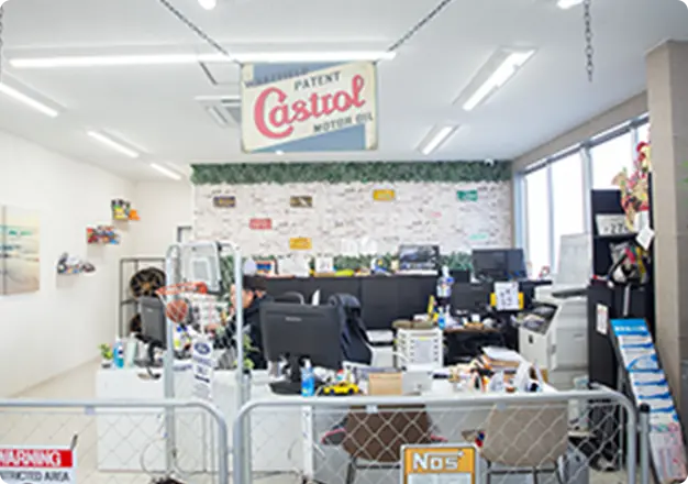 ヴィンテージ風の装飾が施されたRe:novateのオフィス内部